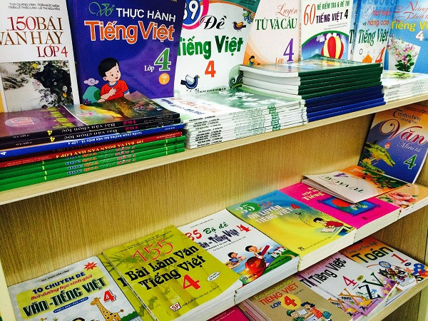 Loạn sách tham khảo (Ảnh minh họa: Báo Thanh tra). Loạn sách tham khảo (Ảnh minh họa: Báo Thanh tra).