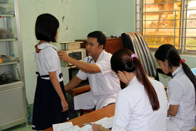 Công việc chuyên môn thế này nhưng hiện vẫn nhiều trường học bắt nhân viên kiêm nhiệm (Ảnh minh họa: Báo Nhân đân). Công việc chuyên môn thế này nhưng hiện vẫn nhiều trường học bắt nhân viên kiêm nhiệm (Ảnh minh họa: Báo Nhân đân).