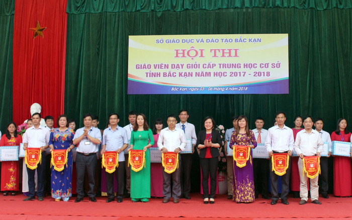 Hội thi giáo viên dạy giỏi tỉnh Bắc Kạn năm 2017-2018 (Báo Bắc Kạn) Hội thi giáo viên dạy giỏi tỉnh Bắc Kạn năm 2017-2018 (Báo Bắc Kạn)