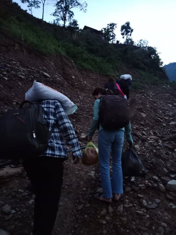 Đường đi vào điểm trường Cà Moong (Ảnh nhà trường cung cấp) Đường đi vào điểm trường Cà Moong (Ảnh nhà trường cung cấp)