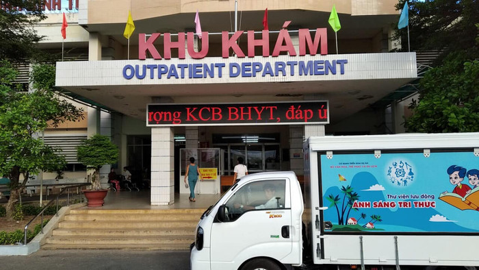 Thư viện lưu động đến Bệnh viện Đa khoa Bình Thuận (Ảnh CTV) Thư viện lưu động đến Bệnh viện Đa khoa Bình Thuận (Ảnh CTV)