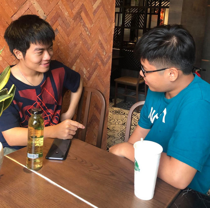 Ngoài giờ học, Khôi dành thời gian chơi thể thao và gặp gỡ bạn bè (Ảnh gia đình cung cấp) Ngoài giờ học, Khôi dành thời gian chơi thể thao và gặp gỡ bạn bè (Ảnh gia đình cung cấp)