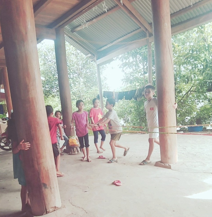 Ngoài đọc sách nhà trường còn tổ chức cho học sinh chơi trò chơi (ảnh nhà trường cung cấp) Ngoài đọc sách nhà trường còn tổ chức cho học sinh chơi trò chơi (ảnh nhà trường cung cấp)