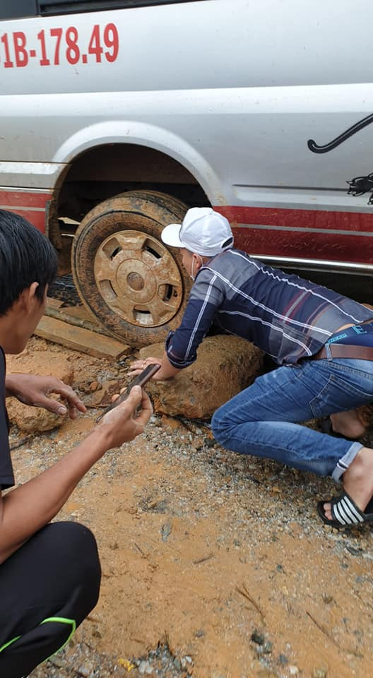 Xe liên tục gặp sự cố vì đường đi nguy hiểm (Ảnh CTV)