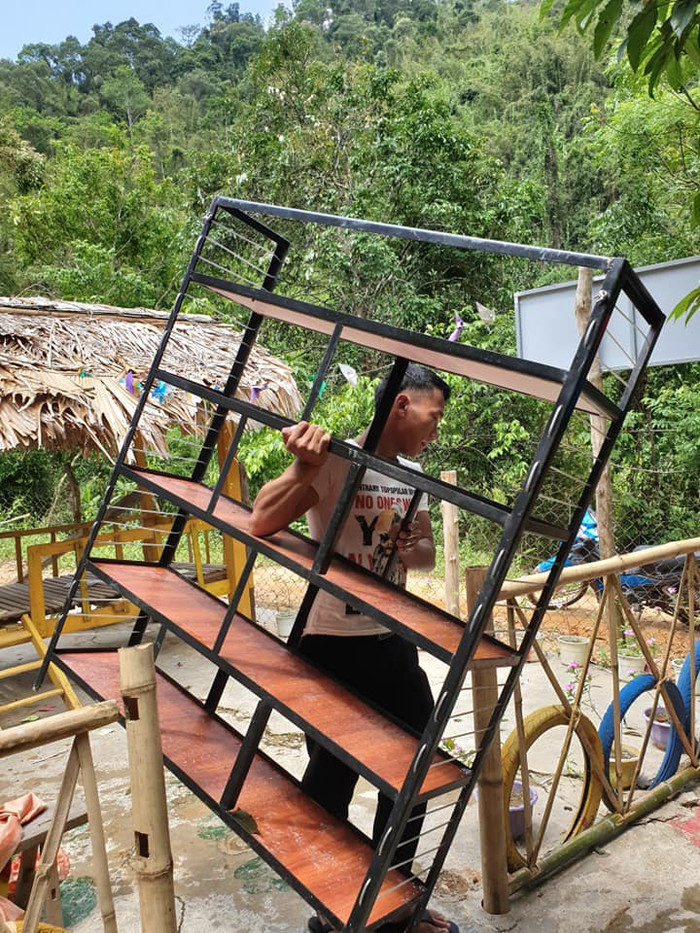 Những chiếc kệ sách được trang bị cho căn nhà cộng đồng thành thư viện sách (Ảnh: Dự án Sách hay cung cấp) Những chiếc kệ sách được trang bị cho căn nhà cộng đồng thành thư viện sách (Ảnh: Dự án Sách hay cung cấp)