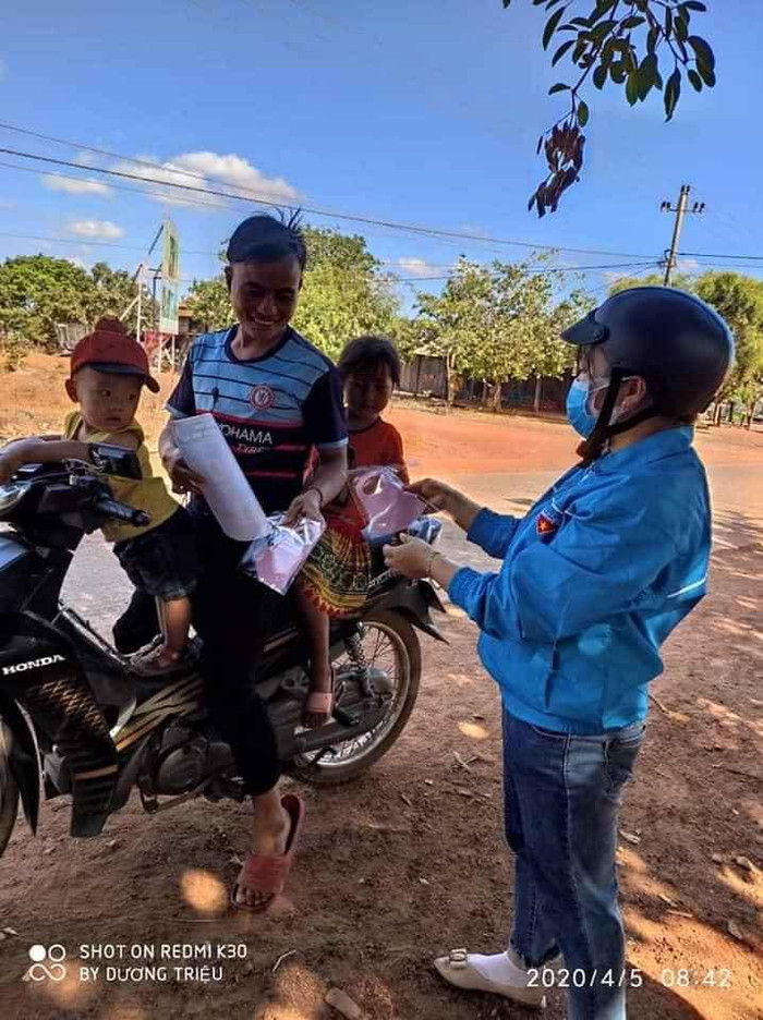 Người dân chưa ý thức cao việc mang khẩu trang nơi công cộng Người dân chưa ý thức cao việc mang khẩu trang nơi công cộng