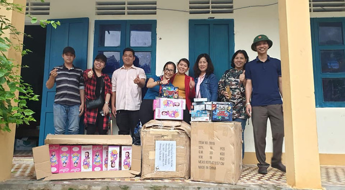 Quà được trao tận tay các trường (Ảnh: CTV)