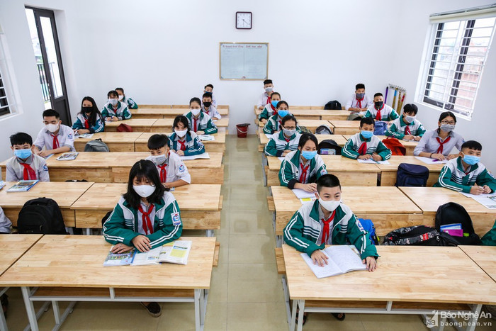Học sinh đã được ngồi giãn cách theo quy định (Ảnh Báo Nghệ An) Học sinh đã được ngồi giãn cách theo quy định (Ảnh Báo Nghệ An)