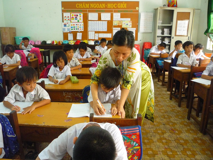Lớp 1 có những em học cả tháng nhưng vẫn chưa thể cầm bút (Ảnh Phan Tuyết) Lớp 1 có những em học cả tháng nhưng vẫn chưa thể cầm bút (Ảnh Phan Tuyết)