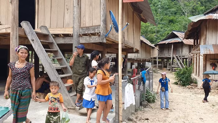 Bản Huồi Pủng là bản nghèo nhất của một xã nghèo nhất huyện Tương Dương (Ảnh: Dự án Sách hay cung cấp)