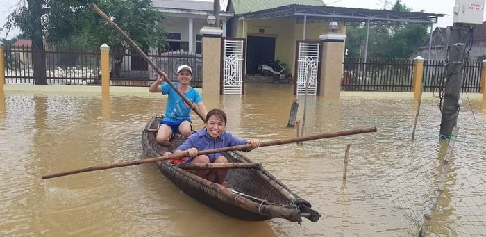 Lênh đênh sóng nước cả ngày mà vẫn luôn nở nụ cười (Ảnh: CTV) Lênh đênh sóng nước cả ngày mà vẫn luôn nở nụ cười (Ảnh: CTV)