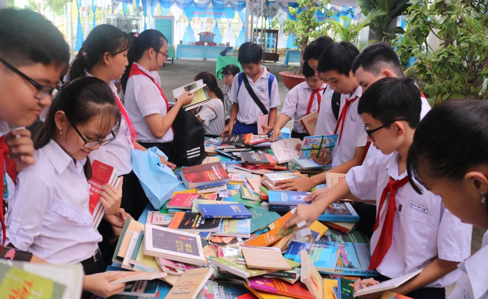 Thu hút được học sinh tình nguyện đến thư viện sách như thế này thường xuyên không phải là dễ (Ảnh Thư viện tỉnh Bến Tre) Thu hút được học sinh tình nguyện đến thư viện sách như thế này thường xuyên không phải là dễ (Ảnh Thư viện tỉnh Bến Tre)
