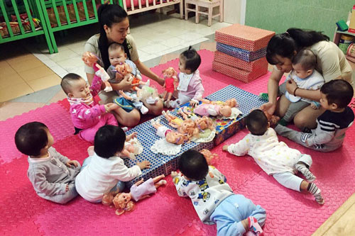 Giáo viên mầm non các trường tư thục, vừa được HĐND TP Đà Nẵng bổ sung đối tược hỗ trợ khó khăn do đại dịch Covid-19 (Ảnh: Báo Người Lao động) Giáo viên mầm non các trường tư thục, vừa được HĐND TP Đà Nẵng bổ sung đối tược hỗ trợ khó khăn do đại dịch Covid-19 (Ảnh: Báo Người Lao động)