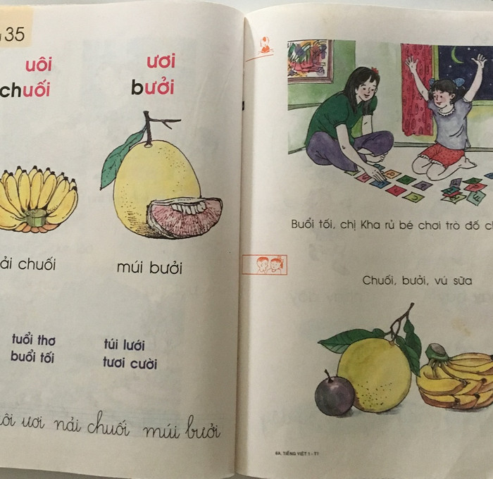 Cuốn sách hiện hành đã dùng 16 năm, qua tay biết bao học trò nhưng vẫn rất chắc chắn mà giá chỉ 10.700 đồng (Ảnh Phan Tuyết) Cuốn sách hiện hành đã dùng 16 năm, qua tay biết bao học trò nhưng vẫn rất chắc chắn mà giá chỉ 10.700 đồng (Ảnh Phan Tuyết)