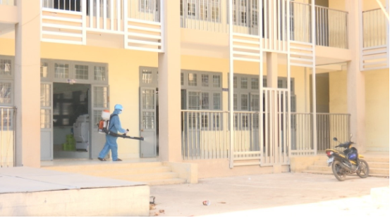 Các trường học được phun, xịt thuốc khử trùng (Ảnh CTV) Các trường học được phun, xịt thuốc khử trùng (Ảnh CTV)