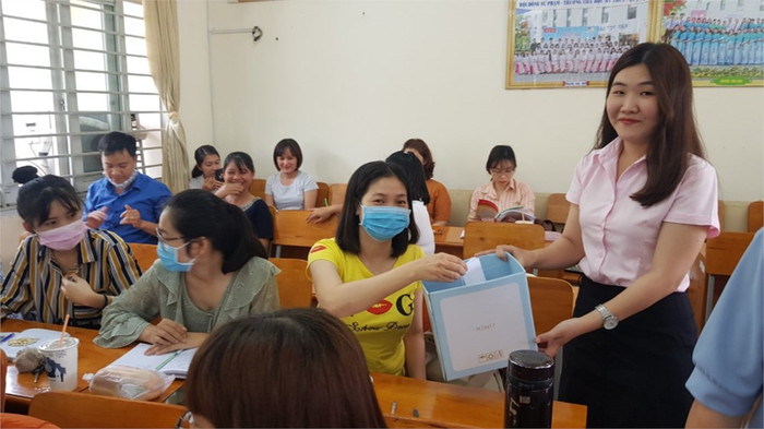Buổi bỏ phiếu tín nhiệm (Ảnh : HCM-Edu) Buổi bỏ phiếu tín nhiệm (Ảnh : HCM-Edu)