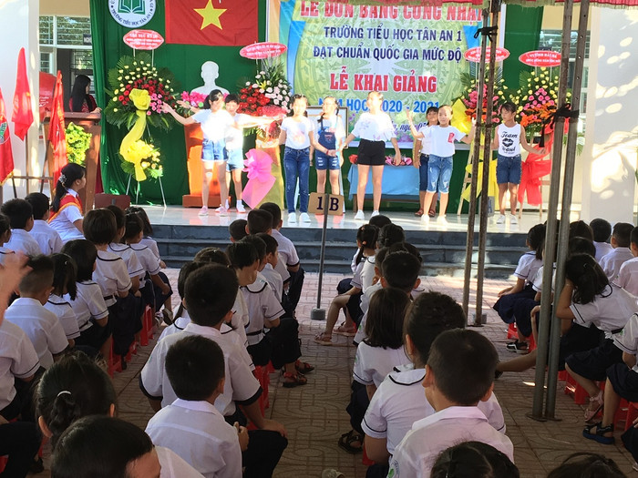 Điệu nhảy Ghen Covi lan tỏa thông điệp rửa tay bảo vệ sức khỏe mùa Covi (Ảnh Phan Tuyết) Điệu nhảy Ghen Covi lan tỏa thông điệp rửa tay bảo vệ sức khỏe mùa Covi (Ảnh Phan Tuyết)