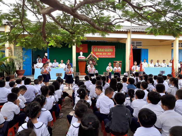 Lễ khai giảng gọn nhẹ tại một trường tiểu học ở Bình Thuận (Ảnh Phan Tuyết)