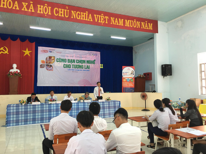 Học trò tại Trung tâm Giáo dục Nghề nghiệp-Giáo dục thường xuyên thị xã La Gi đang nghe tư vấn (Ảnh Phan Tuyết) Học trò tại Trung tâm Giáo dục Nghề nghiệp-Giáo dục thường xuyên thị xã La Gi đang nghe tư vấn (Ảnh Phan Tuyết)