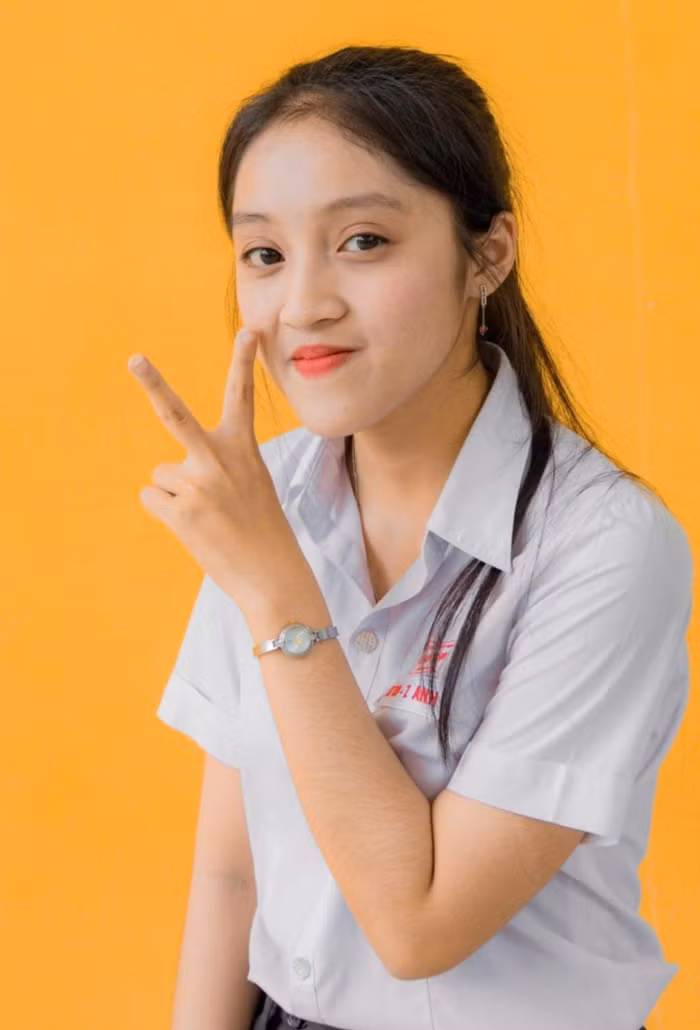 Nguyễn Tuyết Anh đạt 2 điểm 10 tuyệt đối. (Ảnh gia đình cung cấp)