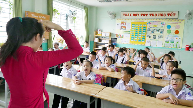 Hiện có nhiều giáo viên đã có bằng đại học nhưng vẫn đang ăn lương trung cấp (Ảnh minh họa: Báo Thanh niên) Hiện có nhiều giáo viên đã có bằng đại học nhưng vẫn đang ăn lương trung cấp (Ảnh minh họa: Báo Thanh niên)