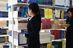Nhân viên thư viện trường học ở nhiều trường học có quy mô nhỏ hiện vẫn khá nhàn (Ảnh minh họa: baochinhphu.vn) Nhân viên thư viện trường học ở nhiều trường học có quy mô nhỏ hiện vẫn khá nhàn (Ảnh minh họa: baochinhphu.vn)