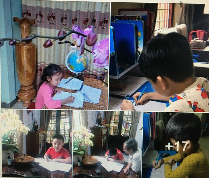 Học sinh lớp 1 chưa học được online nên giáo viên giao bài tận tay cho phụ huynh hoặc thầy cô đến tận nhà đưa bài khi cha mẹ vắng nhà (Ảnh CTV). Học sinh lớp 1 chưa học được online nên giáo viên giao bài tận tay cho phụ huynh hoặc thầy cô đến tận nhà đưa bài khi cha mẹ vắng nhà (Ảnh CTV).