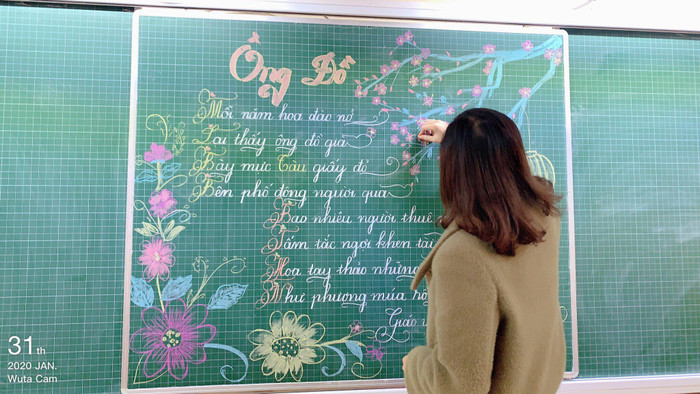 Giáo viên thi viết chữ đẹp trong ngày hội Khai bút đầu xuân (Ảnh CTV) Giáo viên thi viết chữ đẹp trong ngày hội Khai bút đầu xuân (Ảnh CTV)