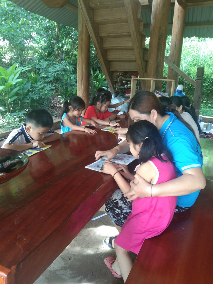 Hỗ trợ học sinh đọc yếu (Ảnh nhà trường cung cấp) Hỗ trợ học sinh đọc yếu (Ảnh nhà trường cung cấp)