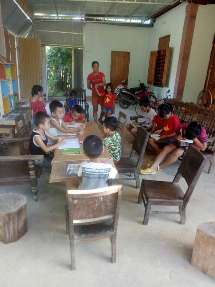 Nhà giáo viên cắm bản thành thư viện đọc cho học sinh mùa dịch (Ảnh CTV) Nhà giáo viên cắm bản thành thư viện đọc cho học sinh mùa dịch (Ảnh CTV)