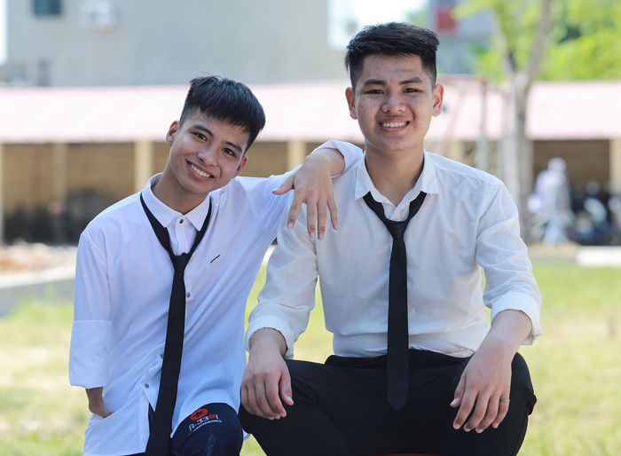 10 năm cõng bạn đến trường và cùng nhau vào đại học với tổng số điểm xét tuyển trên 28 điểm (Ảnh nhân vật cung cấp) 10 năm cõng bạn đến trường và cùng nhau vào đại học với tổng số điểm xét tuyển trên 28 điểm (Ảnh nhân vật cung cấp)