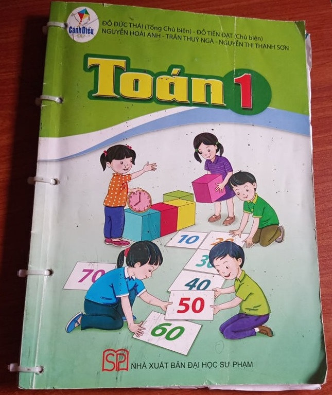 Những cuốn sách đã được đóng lại thế này (Ảnh Phan Tuyết)