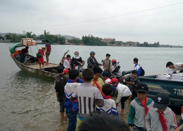 Nắng thì chân dép lê, mưa thì mang ủng, không ngày nào vắng lớp ảnh 3 Nắng thì chân dép lê, mưa thì mang ủng, không ngày nào vắng lớp ảnh 3