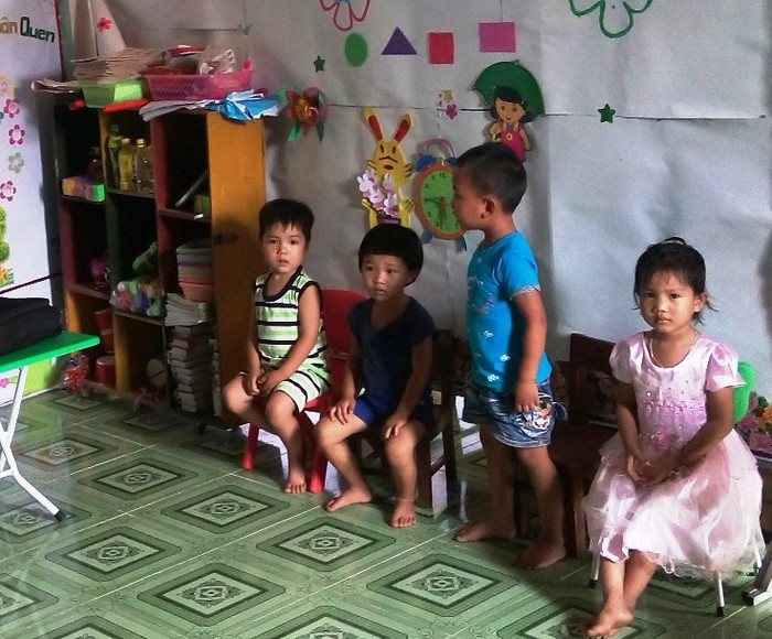 Vào mùa hè còn đỡ, còn mùa mưa thì tường bị thấm nước.