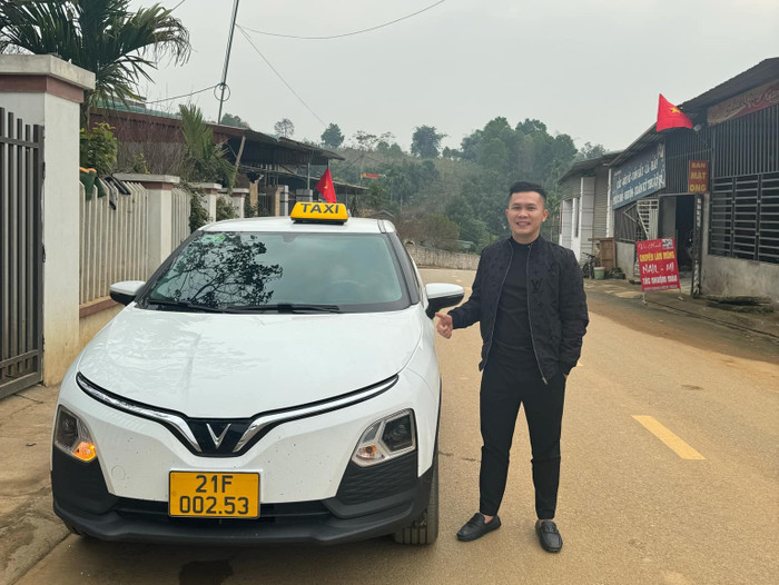 Anh Tiến quyết định mua xe điện để phục vụ công việc và gia đình. Ảnh NVCC Anh Tiến quyết định mua xe điện để phục vụ công việc và gia đình. Ảnh NVCC