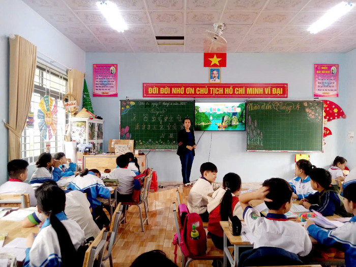 Trường Tiểu học Lê Đình Chinh chủ yếu sử dụng sách giáo khoa của Nhà xuất bản Giáo dục Việt Nam phát hành. Ảnh: NTCC. 8ad0a2f96f3edc60852f.jpg
