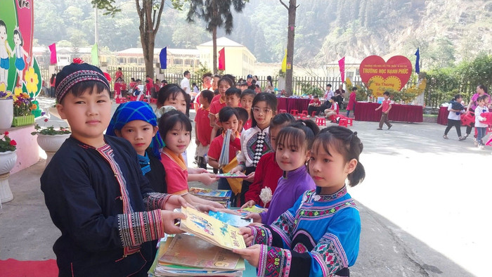 Học sinh Trường Tiểu học số 1 xã Sín Chéng (huyện Si Ma Cai, tỉnh Lào Cai) trong ngày sách và văn hóa đọc. Ảnh: website nhà trường. hoc-sinh-1.jpg
