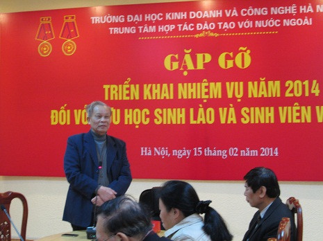 Phó hiệu trưởng nhà trường, TS Lê Khắc Đóa phát biểu tại cuộc gặp gỡ. Phó hiệu trưởng nhà trường, TS Lê Khắc Đóa phát biểu tại cuộc gặp gỡ.