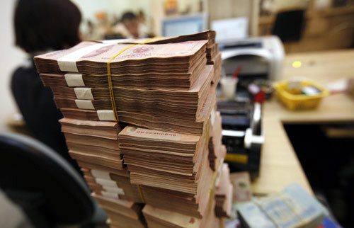 Việc hóa giải mâu thuẫn ngân hàng thừa tiền trong khi DN vẫn khát vốn đang là bài toán khó với cơ quan quản lý (ảnh minh họa)