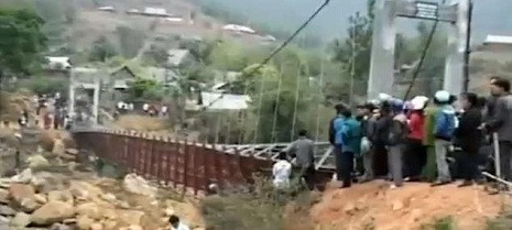 Cây cầu này mới được đưa vào sử dụng khoảng 1 năm. Cây cầu này mới được đưa vào sử dụng khoảng 1 năm.