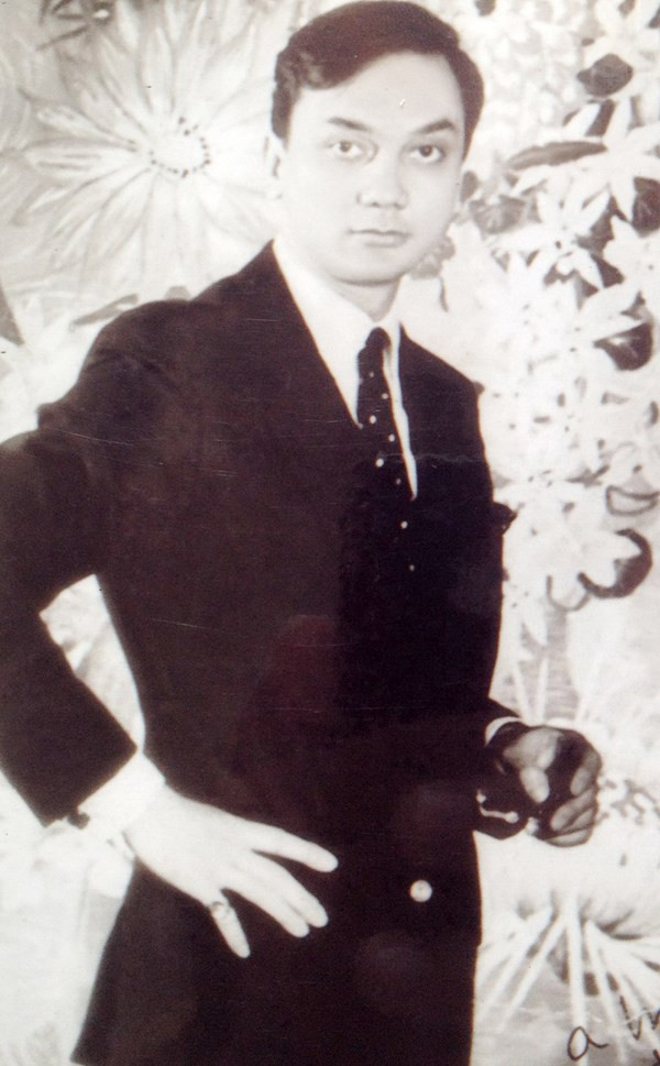 Con của Công tử Bạc Liêu với người vợ Mỹ. Con của Công tử Bạc Liêu với người vợ Mỹ.