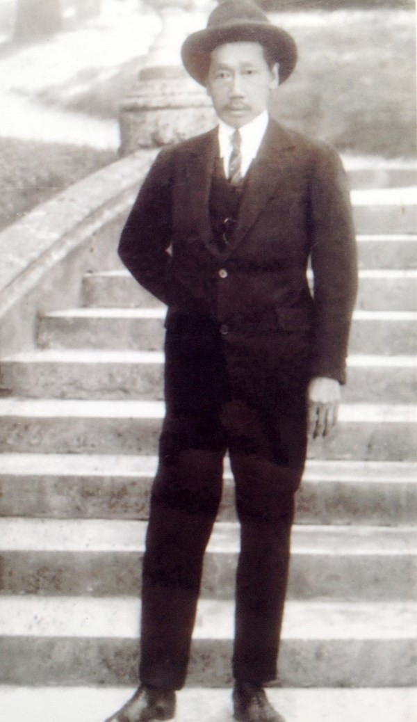 Di ảnh Hội đồng Trần Trinh Trạch (cha của Công tử Bạc Liêu) Di ảnh Hội đồng Trần Trinh Trạch (cha của Công tử Bạc Liêu)