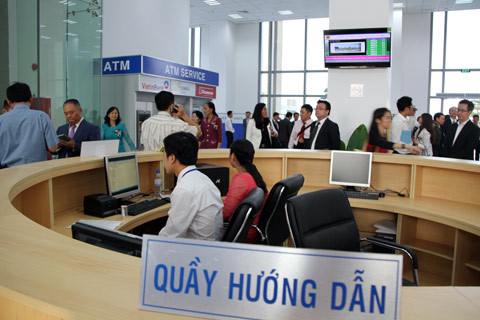 Quầy hướng dẫn được đặt tại vị trí trung tâm, dễ quan sát; thiết kế rộng rãi và thân thiện Quầy hướng dẫn được đặt tại vị trí trung tâm, dễ quan sát; thiết kế rộng rãi và thân thiện