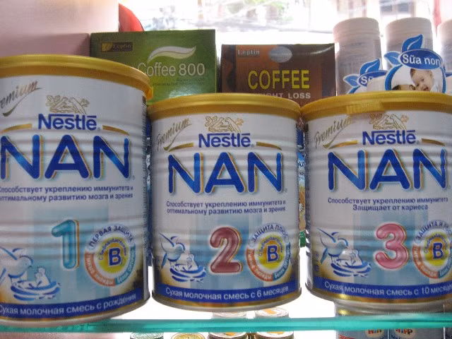 Nestlé Việt Nam có thể bị xử phạt hành chính tối đa là 60 triệu đồng vì tự ý tăng giá sữa. (Ảnh minh họa)
