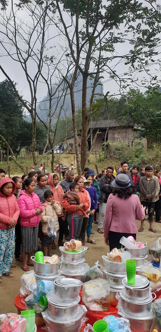 Những món quà được trao (Ảnh nhân vật cung cấp) Những món quà được trao (Ảnh nhân vật cung cấp)