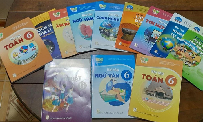 Sách bài tập được bán kèm trong bộ sách giáo khoa lớp 6 tại Đắk Lắk (Ảnh phụ huynh cung cấp) Sách bài tập được bán kèm trong bộ sách giáo khoa lớp 6 tại Đắk Lắk (Ảnh phụ huynh cung cấp)