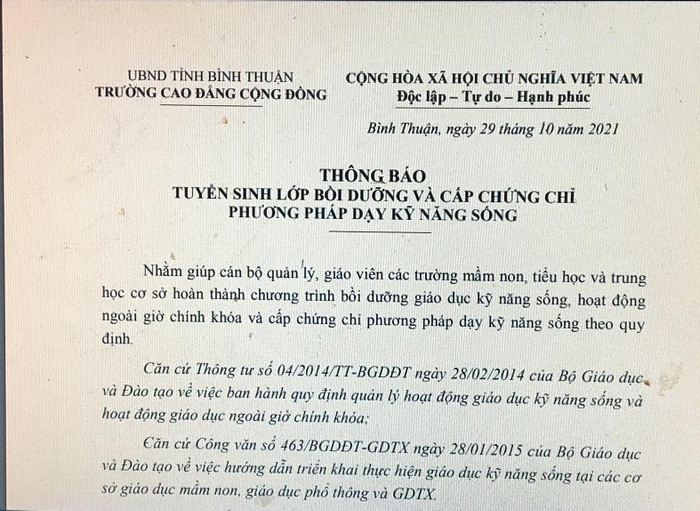 Lớp bồi dưỡng phương pháp dạy kỹ năng sống có mức học phí 3.500.000đồng/học viên (chụp từ văn bản) Lớp bồi dưỡng phương pháp dạy kỹ năng sống có mức học phí 3.500.000đồng/học viên (chụp từ văn bản)