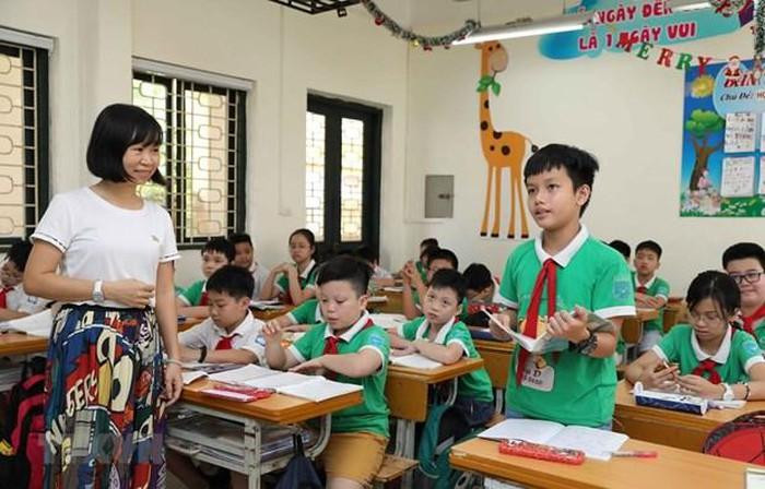 Việc xét thăng hạng, chuyển giữ hạng ở mỗi địa phương mỗi khác (Ảnh minh họa: TTXVN) Việc xét thăng hạng, chuyển giữ hạng ở mỗi địa phương mỗi khác (Ảnh minh họa: TTXVN)