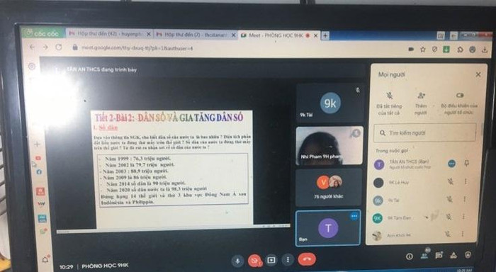 Những bài soạn trực tuyến có chất lượng thường là sản phẩm của cả tập thể (Ảnh Đỗ Quyên)