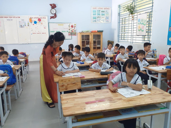 Nhiều giáo viên đang rất quan tâm đến việc chuyển xếp lương và thâm niên nhà giáo (Ảnh Phan Tuyết) Nhiều giáo viên đang rất quan tâm đến việc chuyển xếp lương và thâm niên nhà giáo (Ảnh Phan Tuyết)
